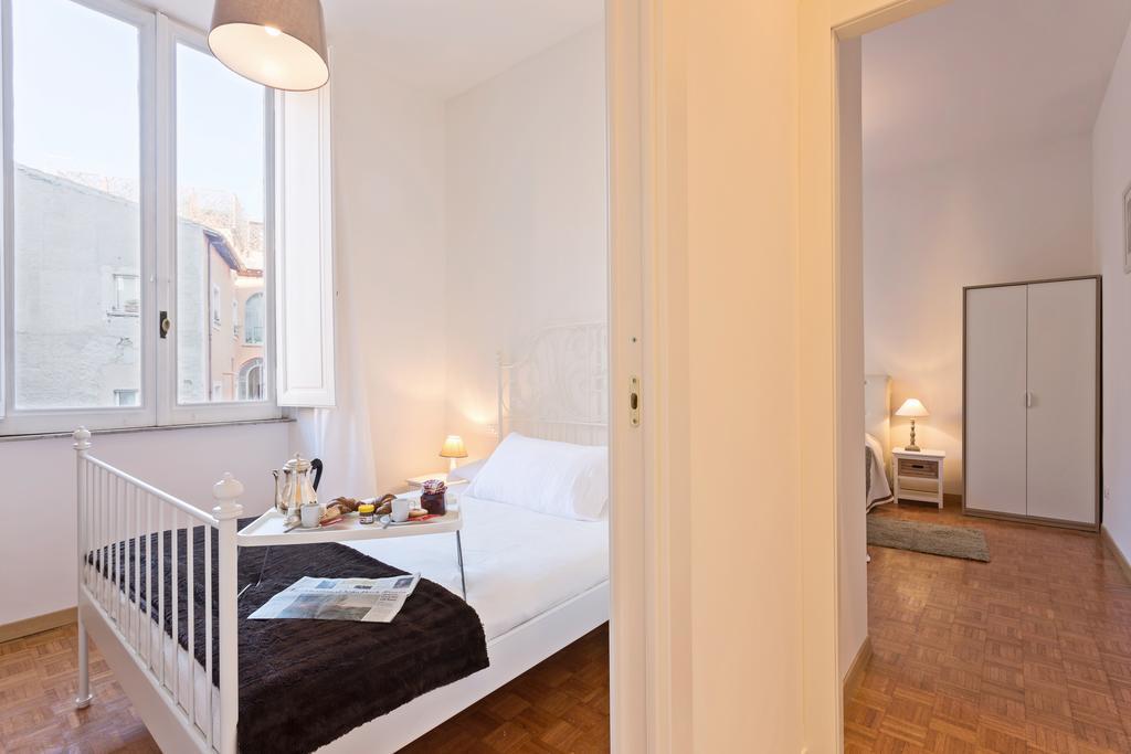 Townhouse By The Spanish Steps Rome Bilik gambar