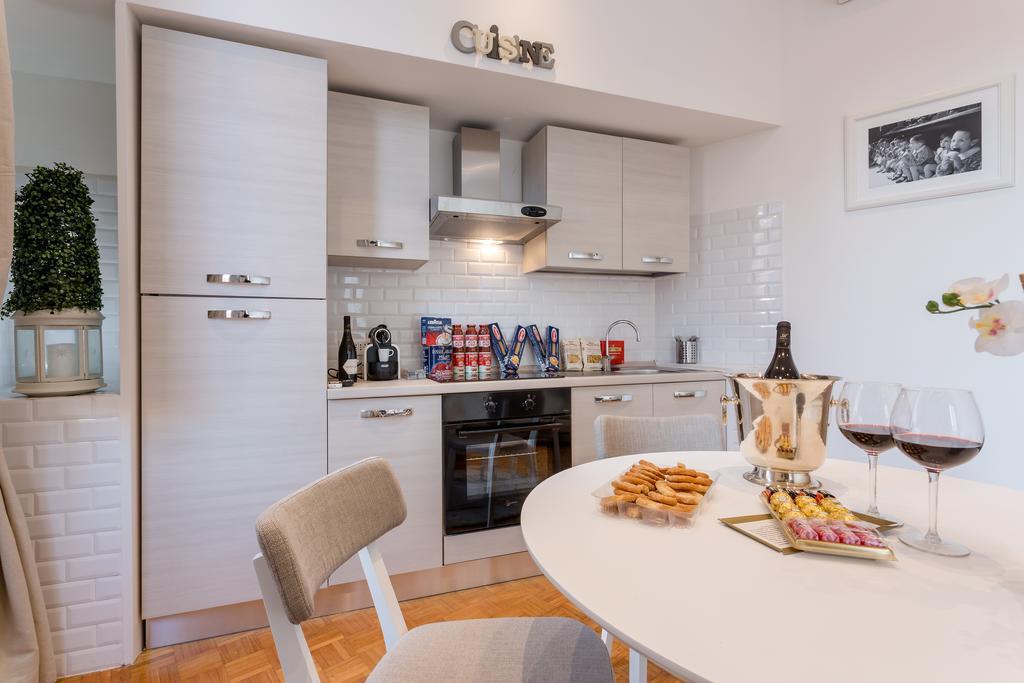 Townhouse By The Spanish Steps Rome Bilik gambar