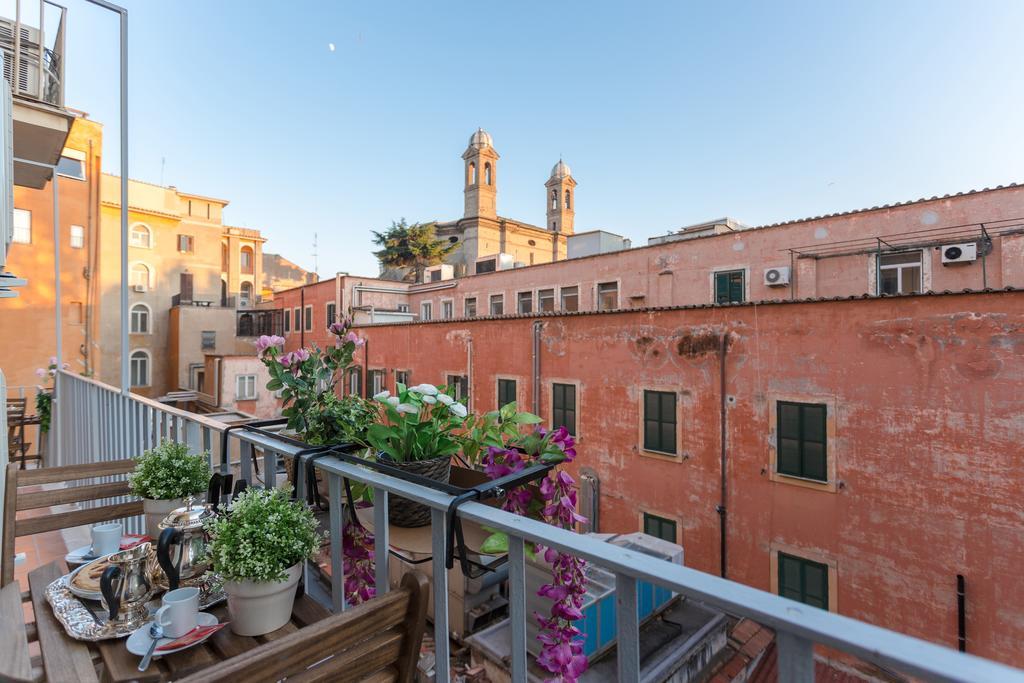 Townhouse By The Spanish Steps Rome Bilik gambar