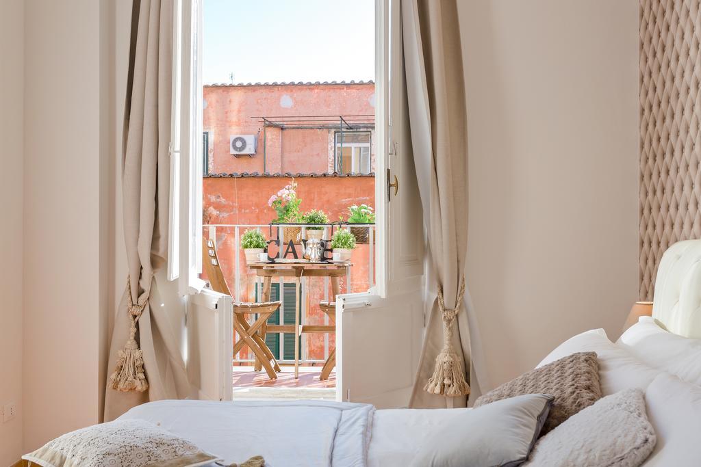 Townhouse By The Spanish Steps Rome Bilik gambar