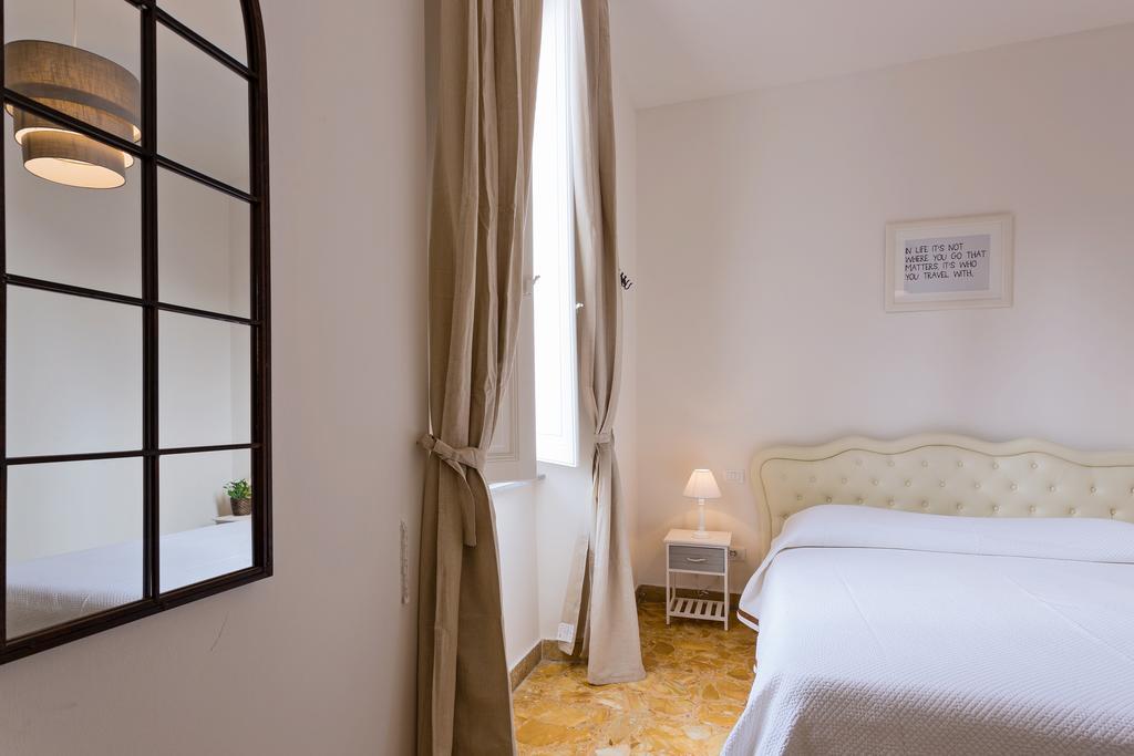 Townhouse By The Spanish Steps Rome Bilik gambar