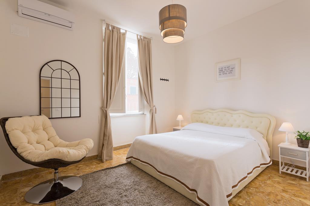 Townhouse By The Spanish Steps Rome Bilik gambar